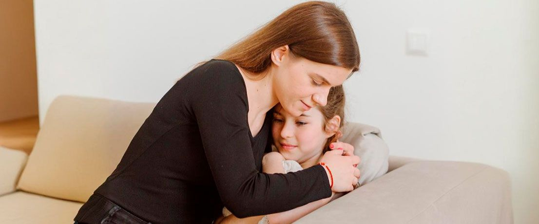 Родительская тревожность: где норма и когда страхи взрослых угрожают детям