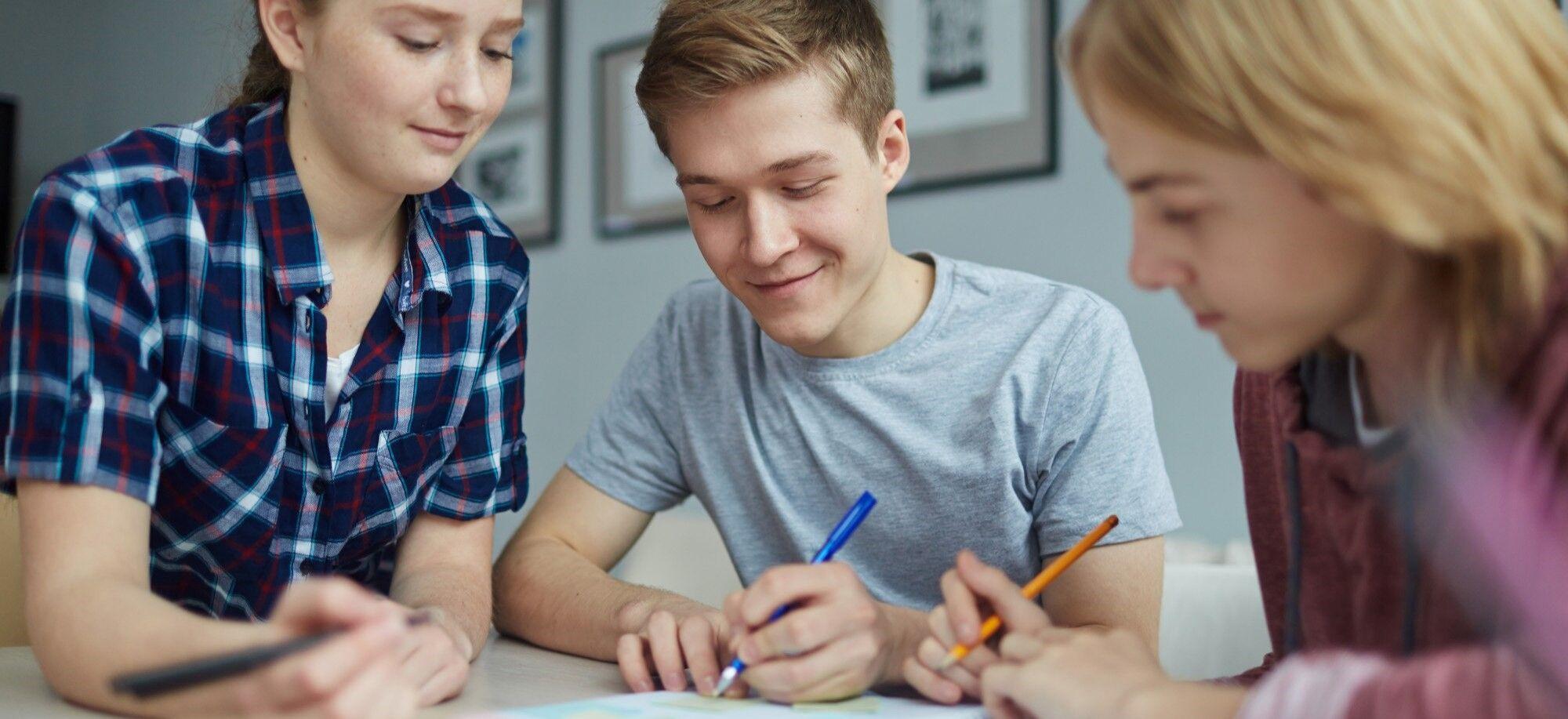 Школьники 6-7 классов больше не будут учить обществознание