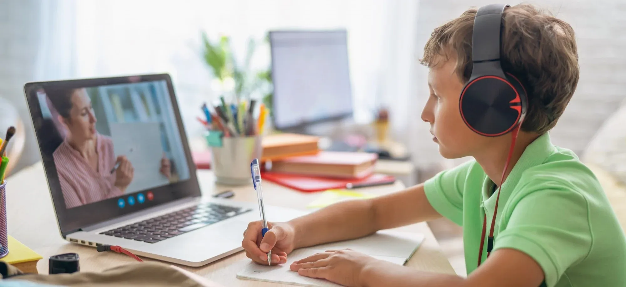 Школьников на семейном образовании обяжут сдавать промежуточные аттестации: что изменится