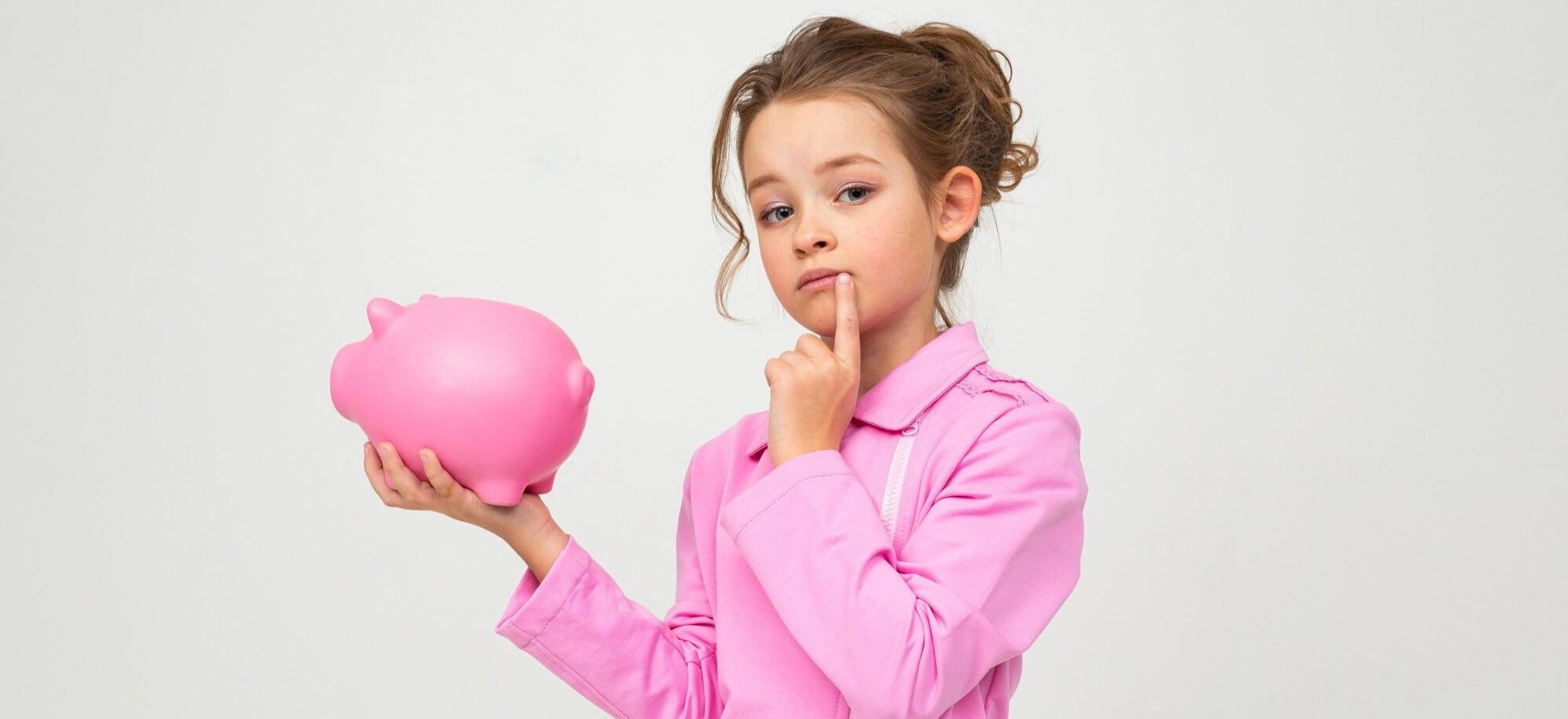 Исследование показало, сколько семьи тратят на образование ребенка в месяц