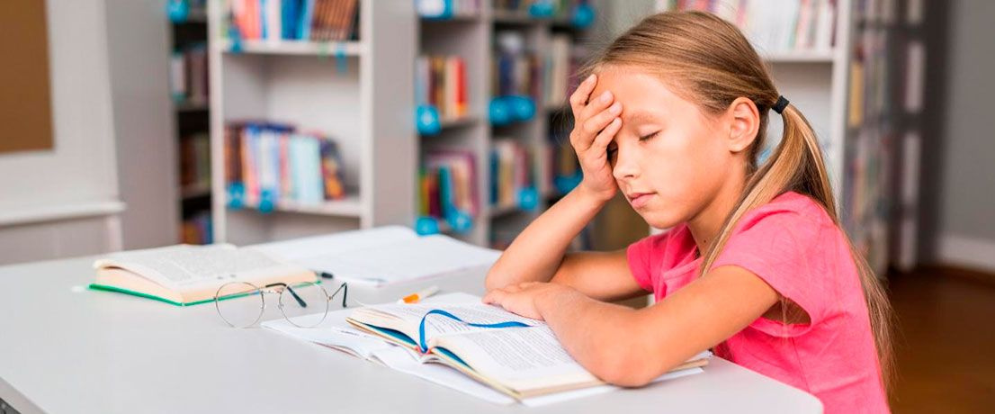 Младший школьник не хочет делать уроки: как вести себя родителям