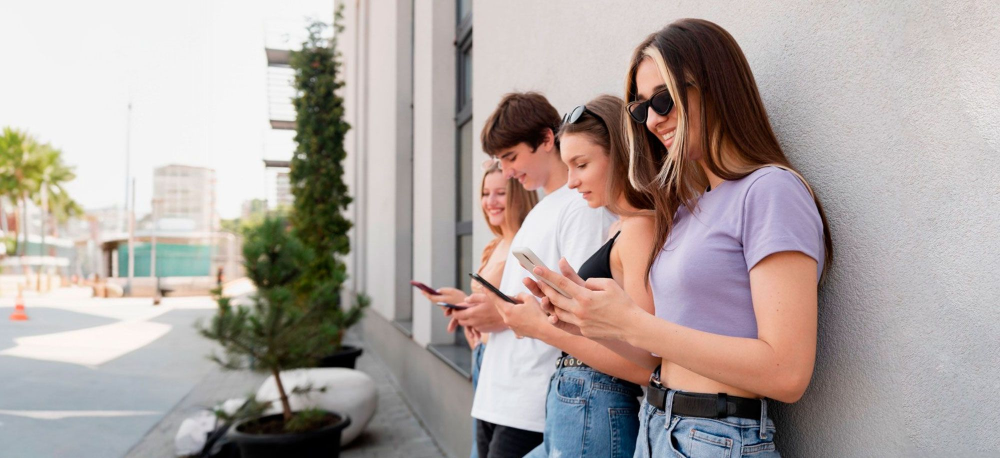 Подросток много сидит в соцсетях: стоит ли бить тревогу? 