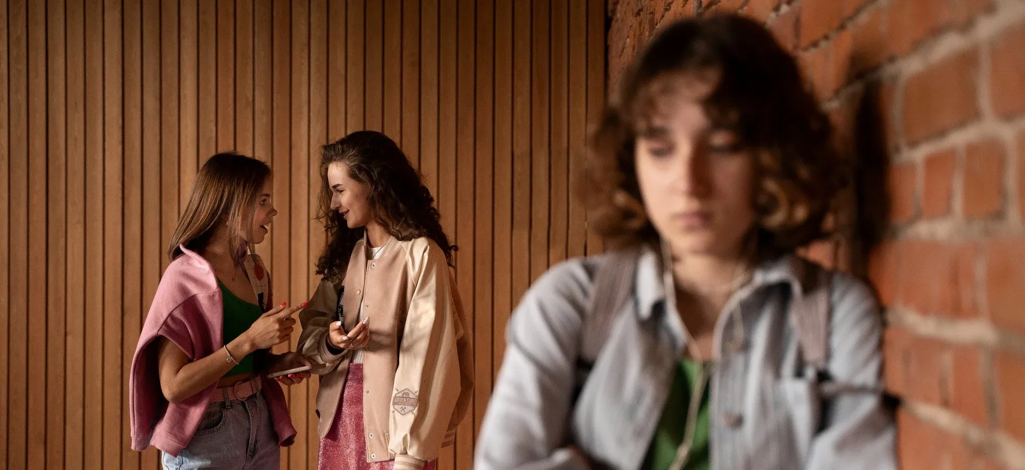 Школьный буллинг с вымогательством: что это и как бороться