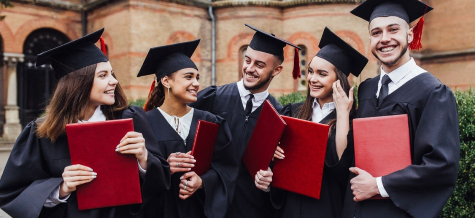 С красным дипломом или без него: кого быстрее возьмут на работу? С красным дипломом или без него: кого быстрее возьмут на работу?